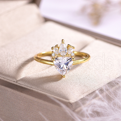 Elegant S925 Sterling Silver Pave Clear Cubic Zirconia Heart-shaped Ladies Ring for Party Daily Wear UM7480-4-1